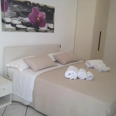 B&B A Casa Di Amici 지아르디니낙소스