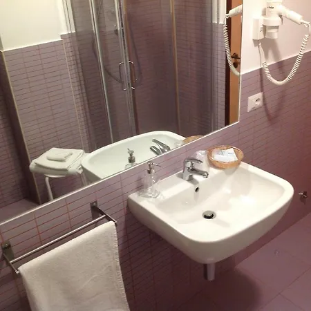 B&B A Casa Di Amici 지아르디니낙소스