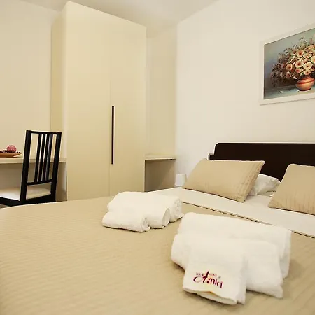 A Casa Di Amici Couette-café Giardini-Naxos