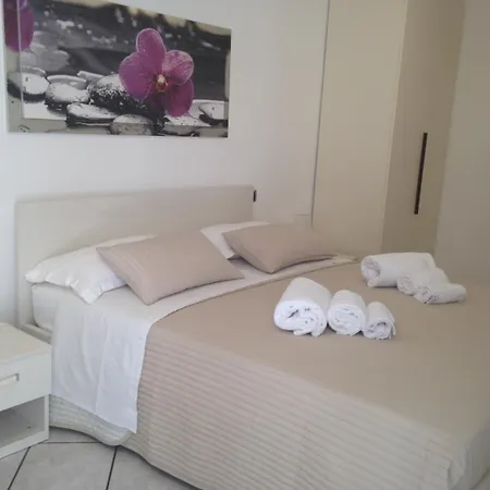 Bed & Breakfast A Casa Di Amici Giardini Naxos