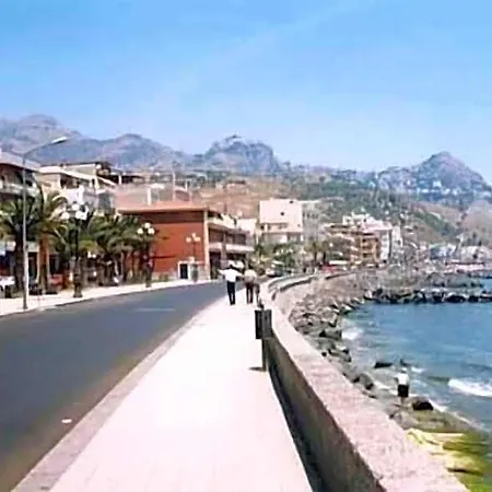 Oda ve Kahvaltı A Casa Di Amici Giardini Naxos