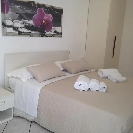 Bed & Breakfast A Casa Di Amici Giardini Naxos