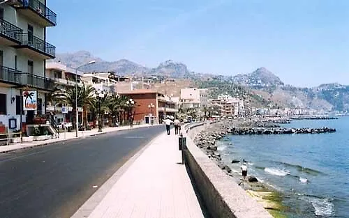 A Casa Di Amici Panzió Giardini Naxos